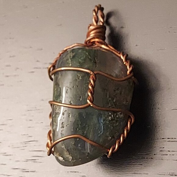 Green Agate Wire-Wrapped Pendant - Picture 5 of 6